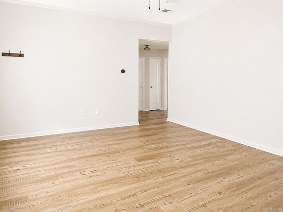 3rd image of 2145 Landover Trl