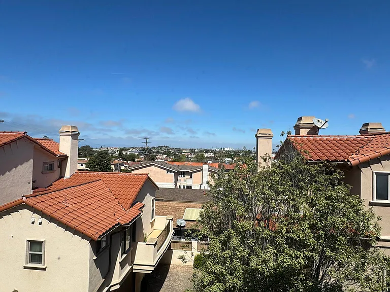 210 S Juanita Ave #D — Photo 16
