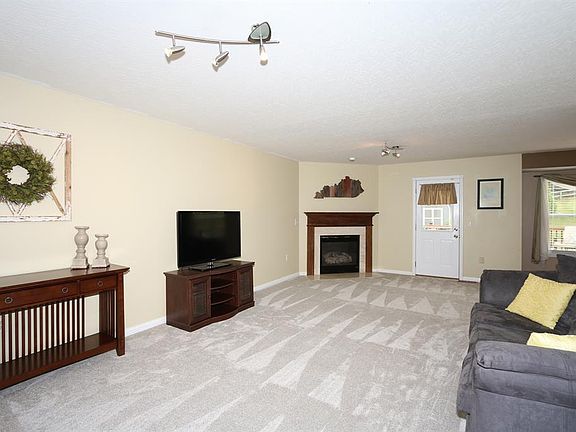 3rd image of 10336 Trent Ct