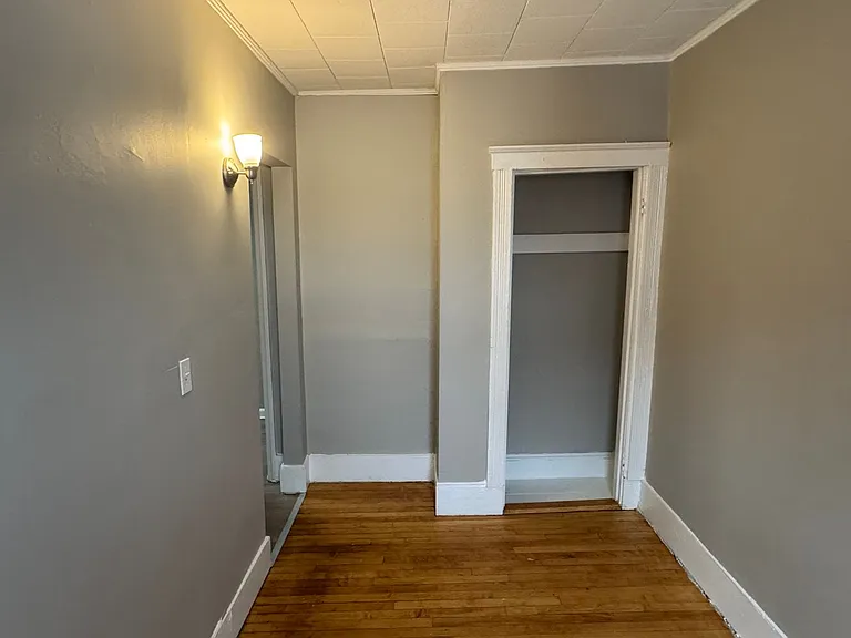 135 Lafayette Sq — Photo 32