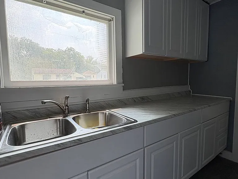 814 9th St SE — Photo 6