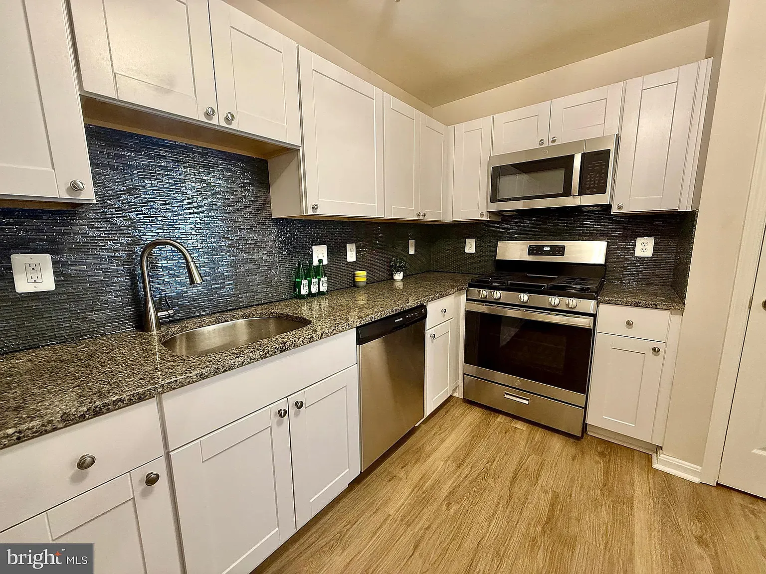 3 bed, 1696 sqft, $2,700 — Photo 1