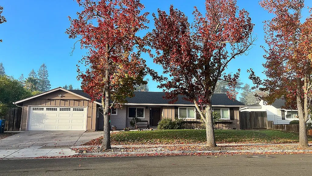1057 Colony Hills Ln photo 1