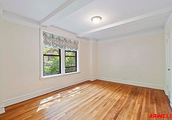 4th image of 242 E 72nd St #2B