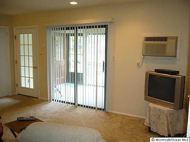 2nd image of 61 Lexington Court