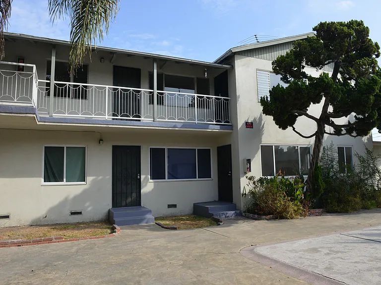 10752 California Ave #D — Photo 2