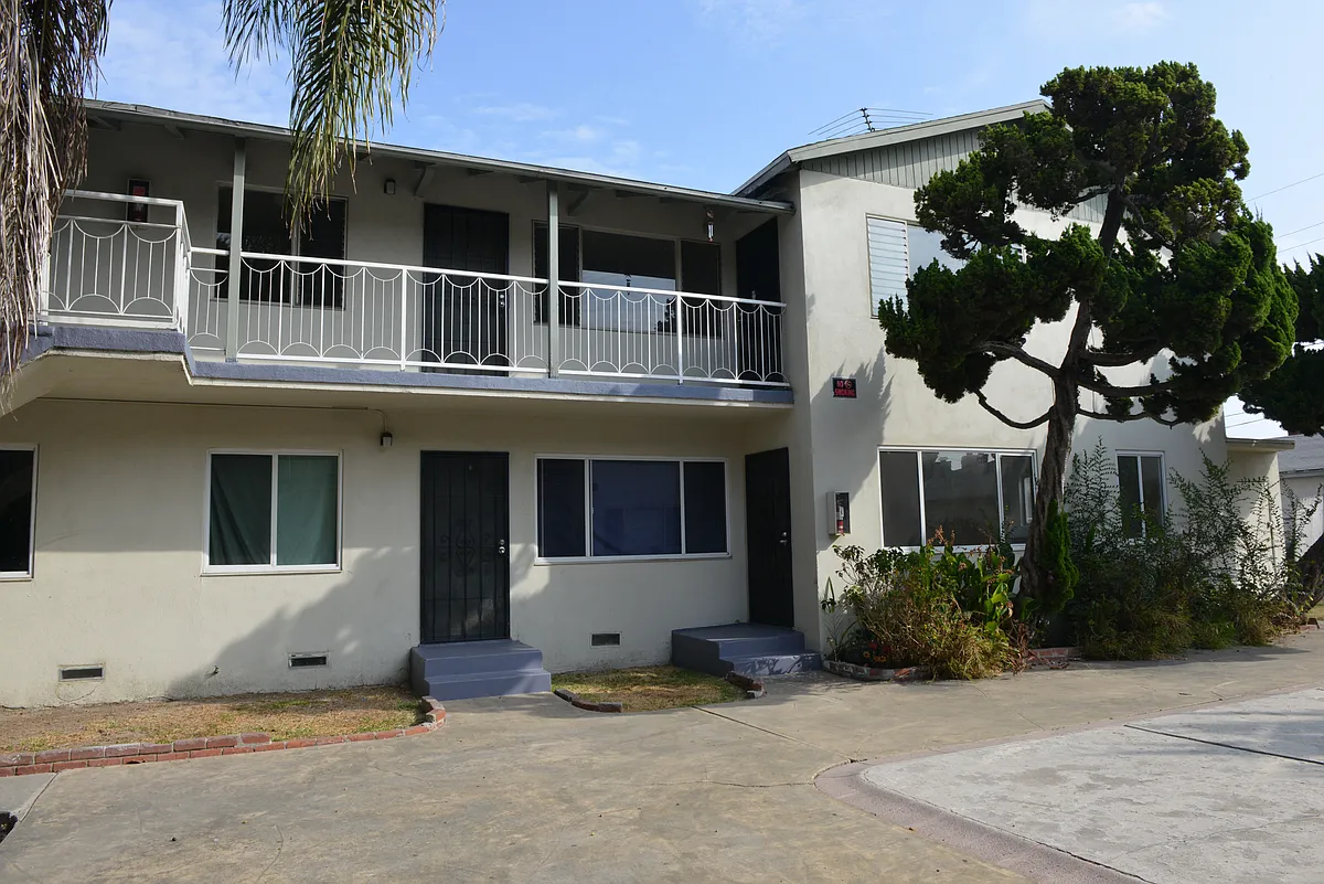 Building Photo - 10752 California Ave #D