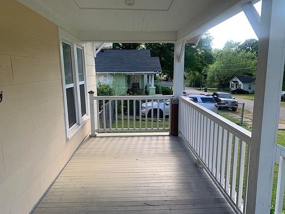 5th image of 524 Oaklawn St