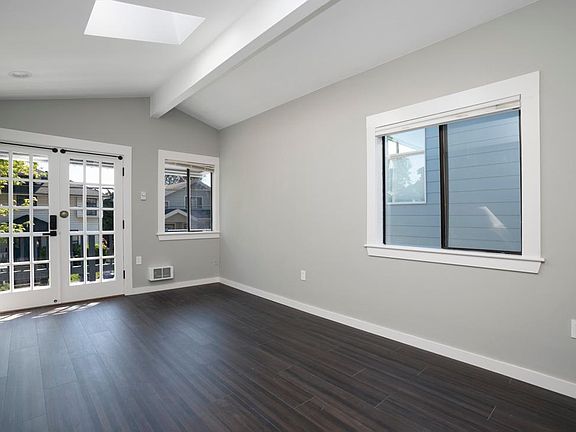 4th image of 1427 Warren Ave N #B