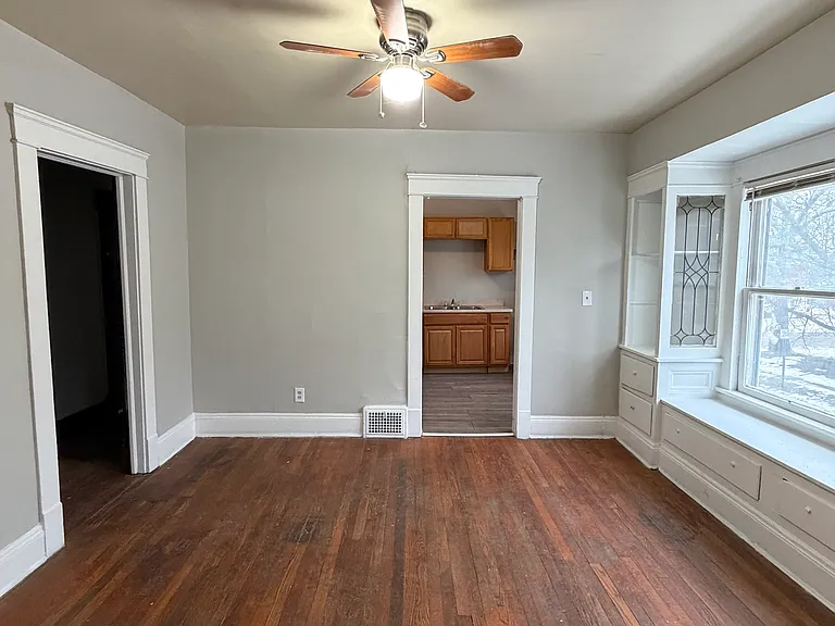 2973 E 130th St #4 — Photo 5