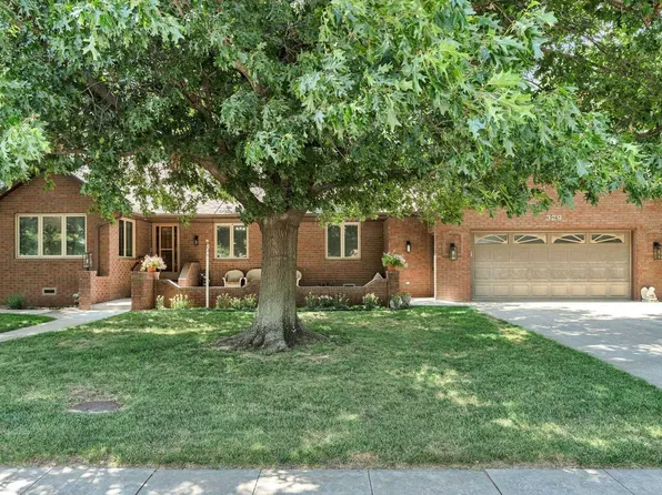 329 S Adams St, Pretty Prairie, KS 67570