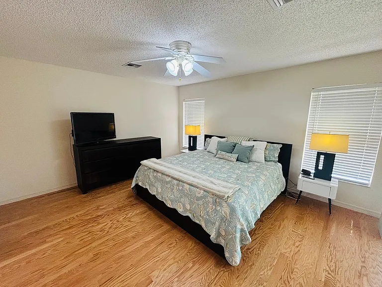 15596 SW 13th Cir — Photo 15