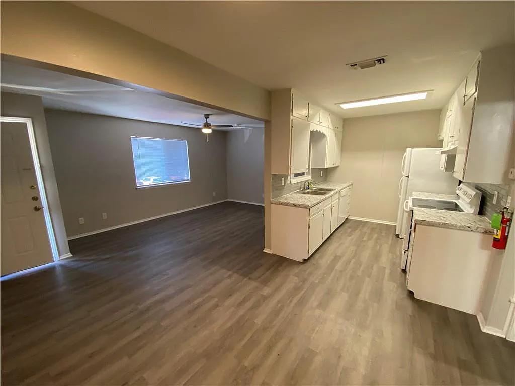 1 bed, 1.0 bath, 3284 sqft, $700 — Photo 1