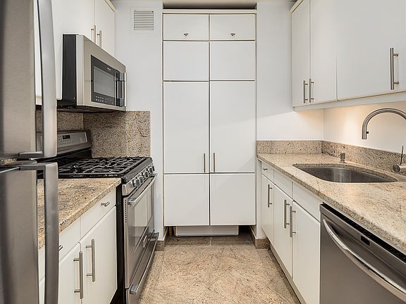 3rd image of 106 Central Park S APT 6H