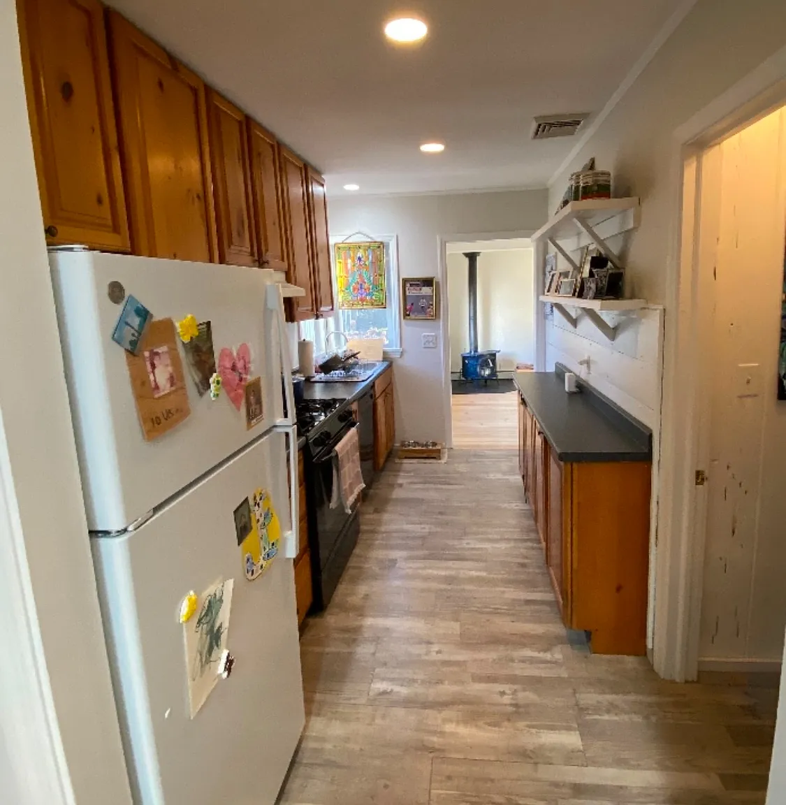 Bright and Sunny Sag Home — Photo 2