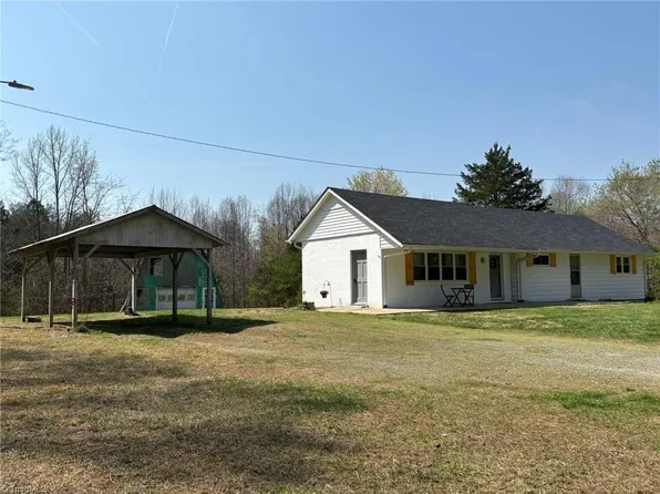 1053 Hoots Rd, Yadkinville, NC 27055
