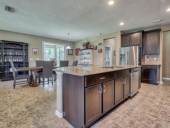 2nd image of 20 Trellis Bay Dr