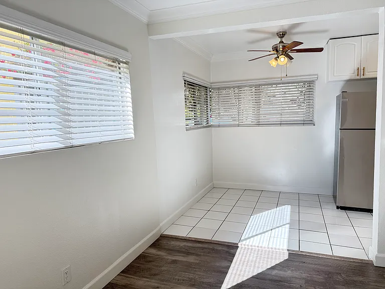 3753 S Barrington Ave #5 — Photo 6