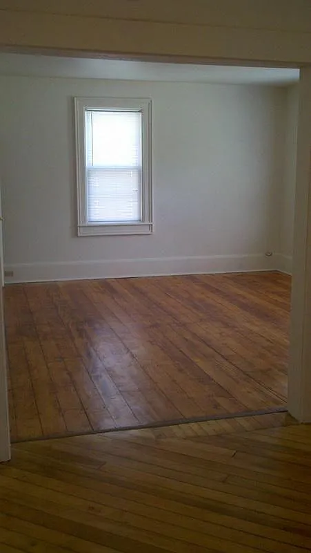 6 bed, $2,430 — Photo 3
