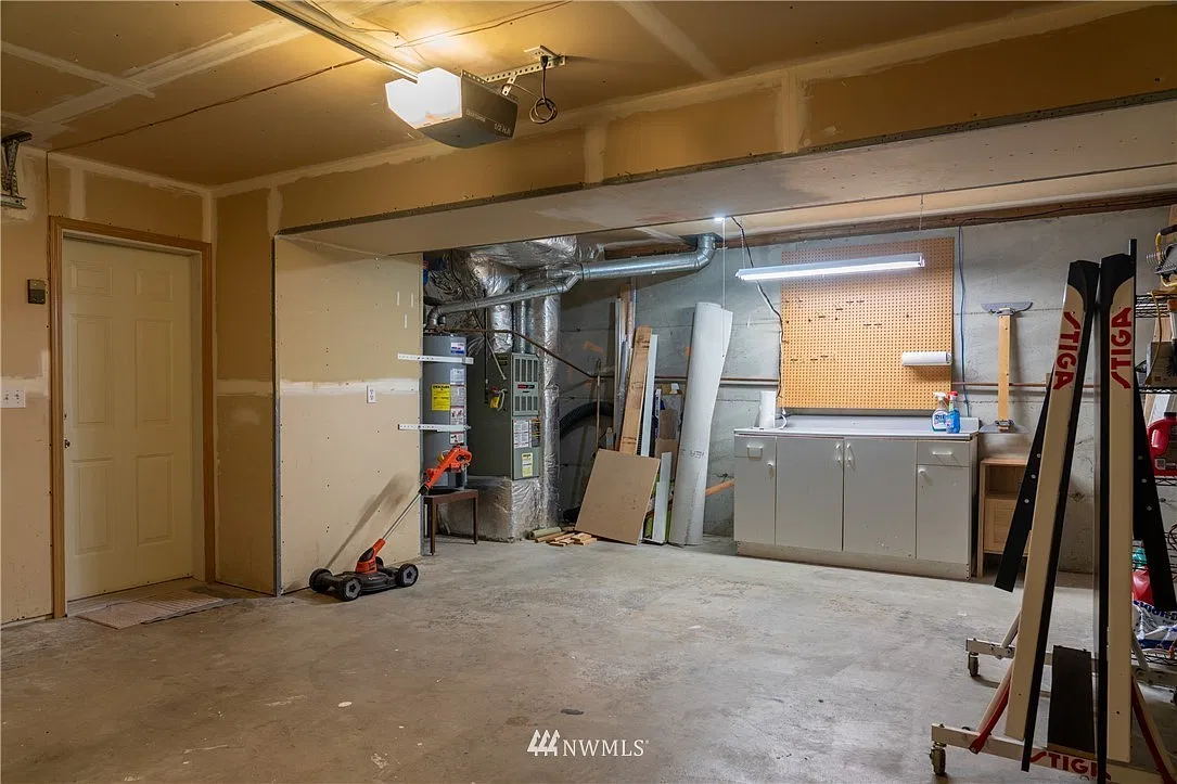 3 bed, 2.5 bath, 1514 sqft, $1,320 — Photo 2