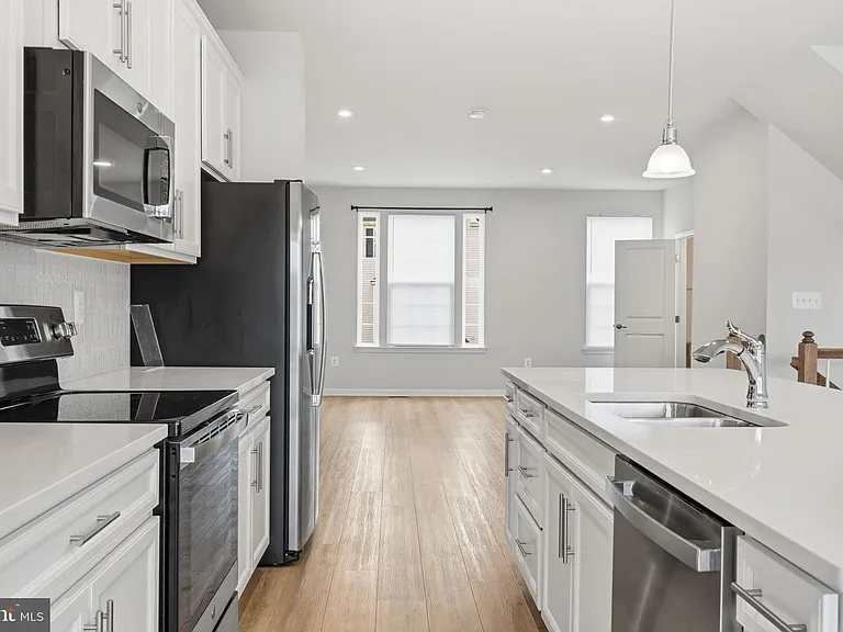 8718 Stevenson Ln — Photo 11