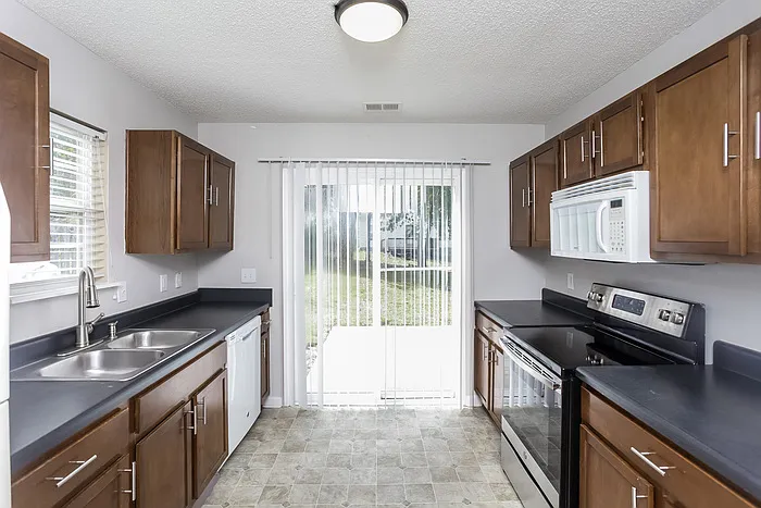 313 Denman Loop — Photo 4