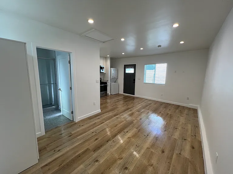 5400 Veloz Ave #5402 — Photo 6