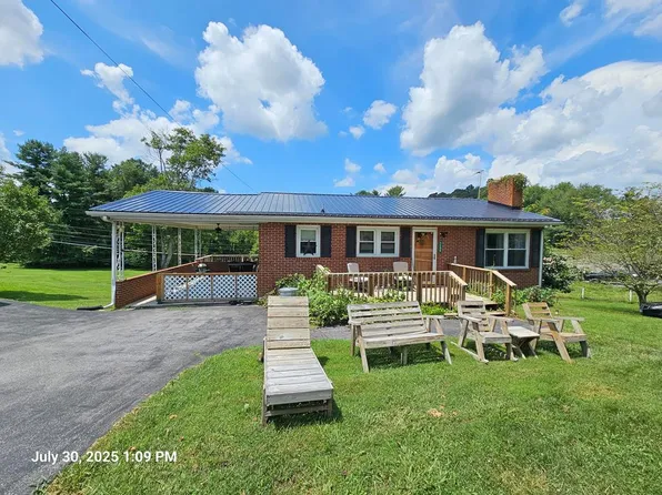 1136 Chatham Hill Rd, Marion, VA 24354
