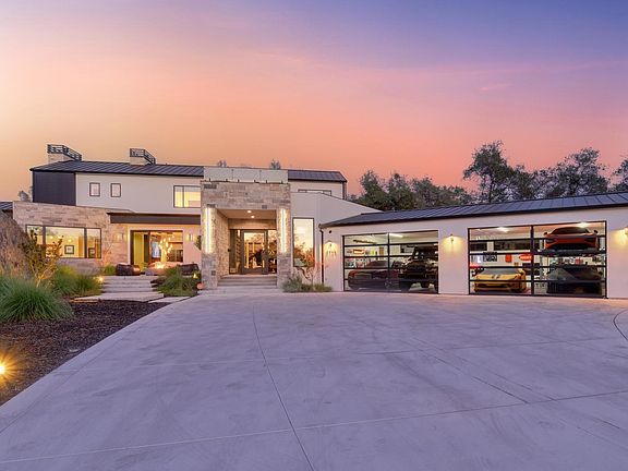 2nd image of 5708 Avenida Robles