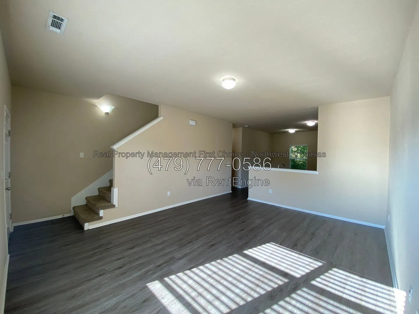 4 bed, 2.5 bath, 2500 sqft, $2,300 — Photo 4