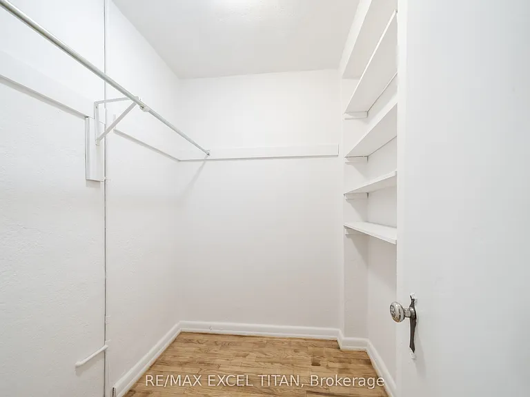 8 Mallory Gdns #24 — Photo 9