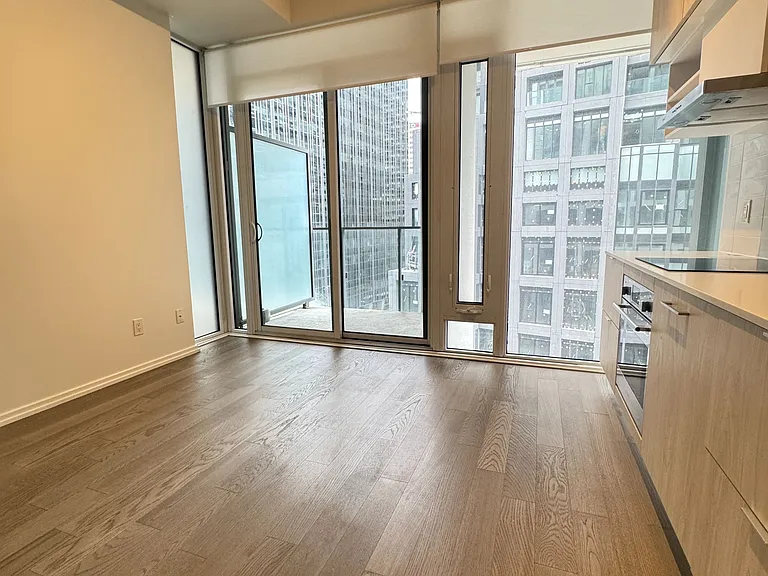 5 Soudan Ave #914 — Photo 21
