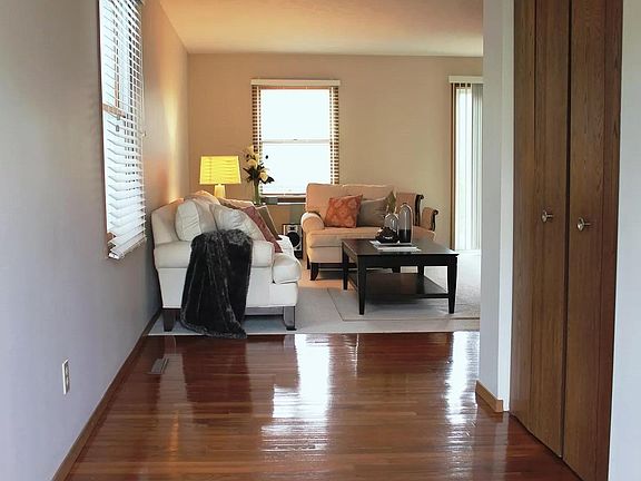 2nd image of 1313 S Hinshaw Ave