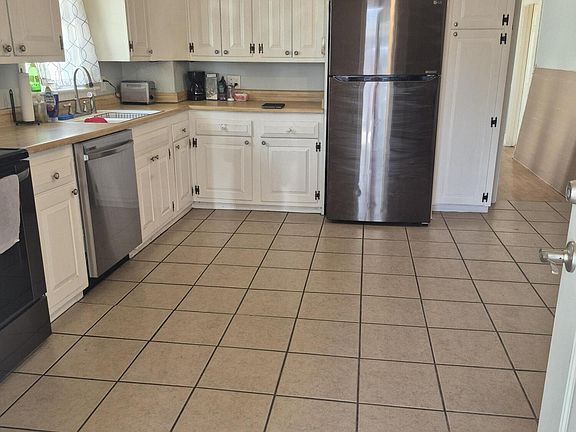 5th image of 154 Devonia Ave