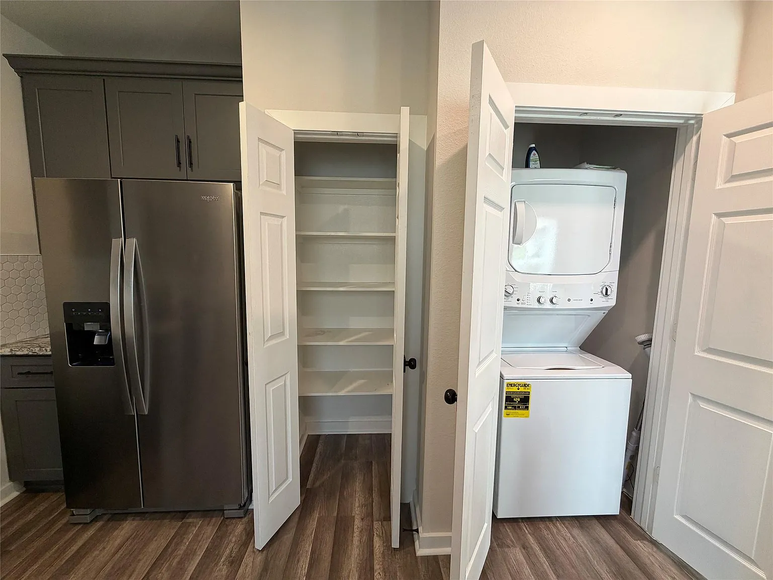 3 bed, 2.0 bath, 2201 sqft, $2,100 — Photo 3