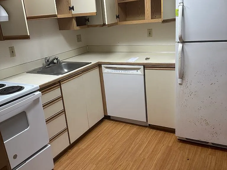 4253 8th Ave NE #102 — Photo 15