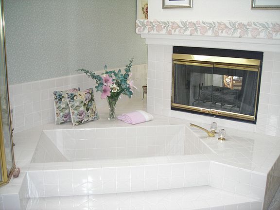 4th image of 111 Iron Mountain Ct