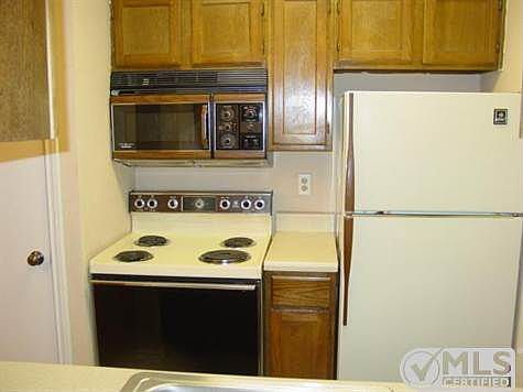 3rd image of 9520 Royal Ln APT 107