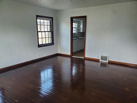 4th image of 2702 Prast Blvd