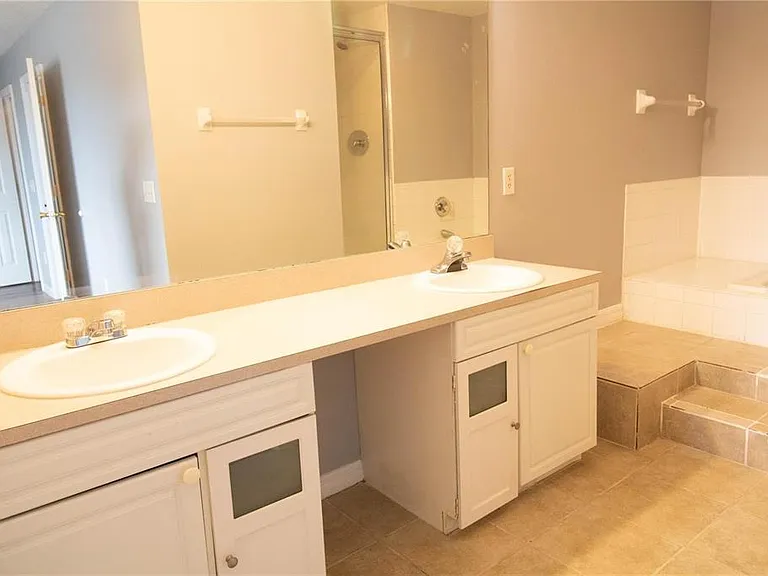 410 Australian Way — Photo 9