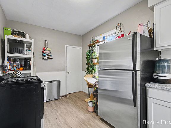 5th image of 17 Vandine Pl NE