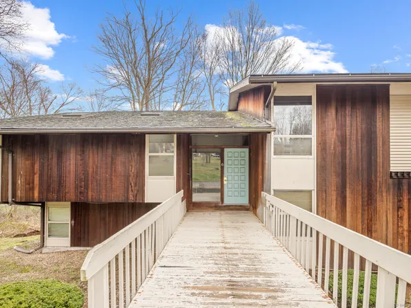 6 Country Squire Drive #E, Cromwell, CT 06416