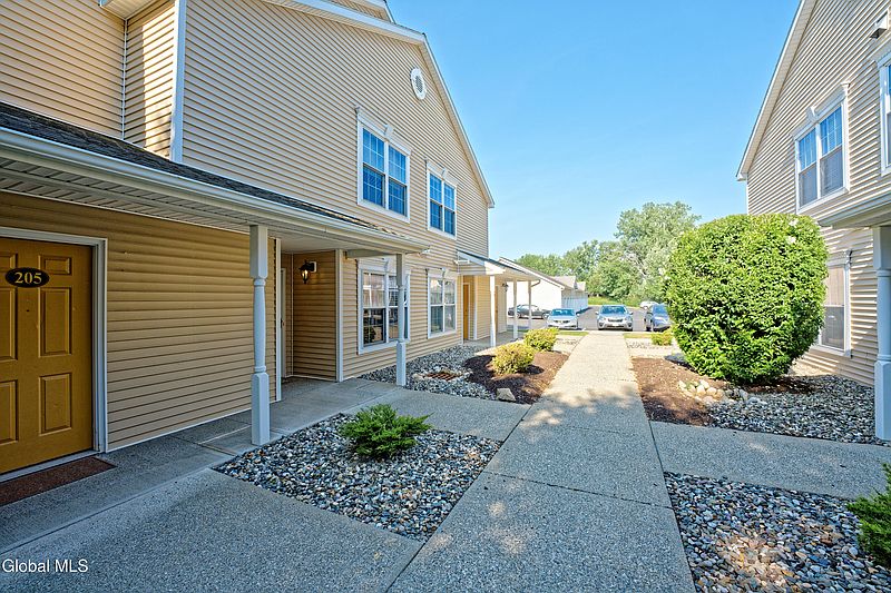4th image of 205 Cedar Run