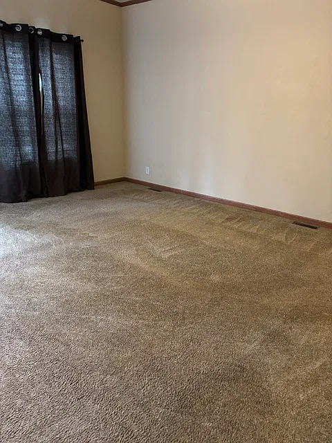 3 bed, 1103 sqft, $2,400 — Photo 2