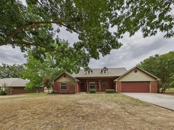 616 W Walcott St, Pilot Point, TX 76258