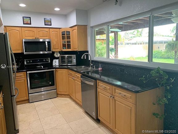 4th image of 9860 Santos Dr