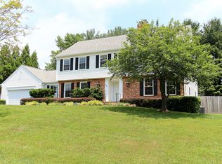 9700 Edgefield Ln, Vienna, VA 22182