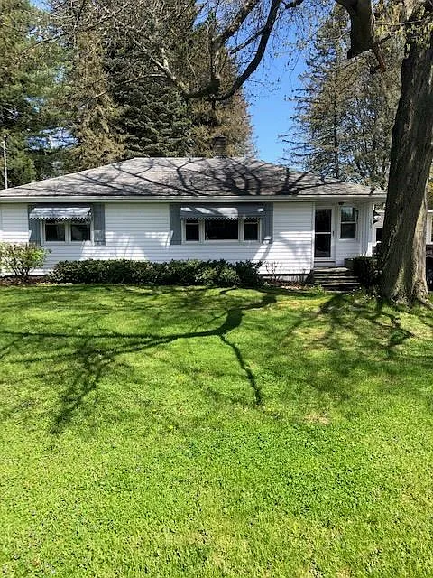 130 Miller St photo 1