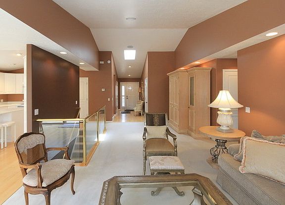 4th image of 2253 E Lincoln Ct