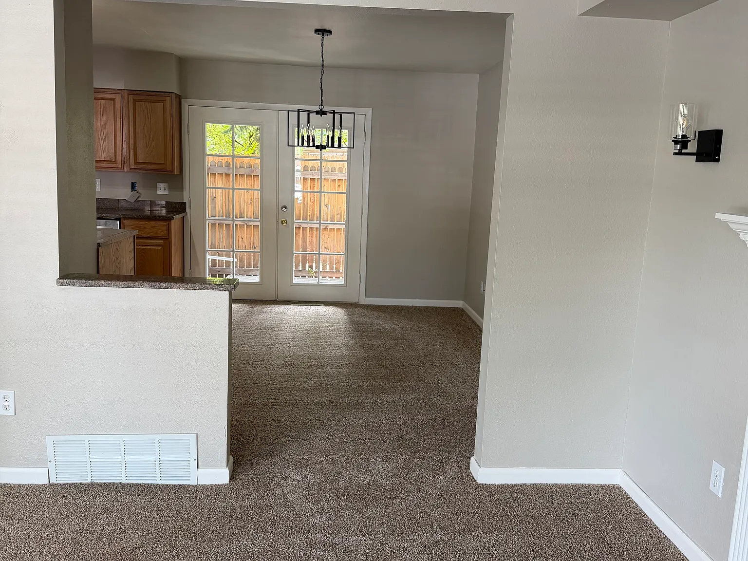 3 bed, 1134 sqft, $2,400 — Photo 2